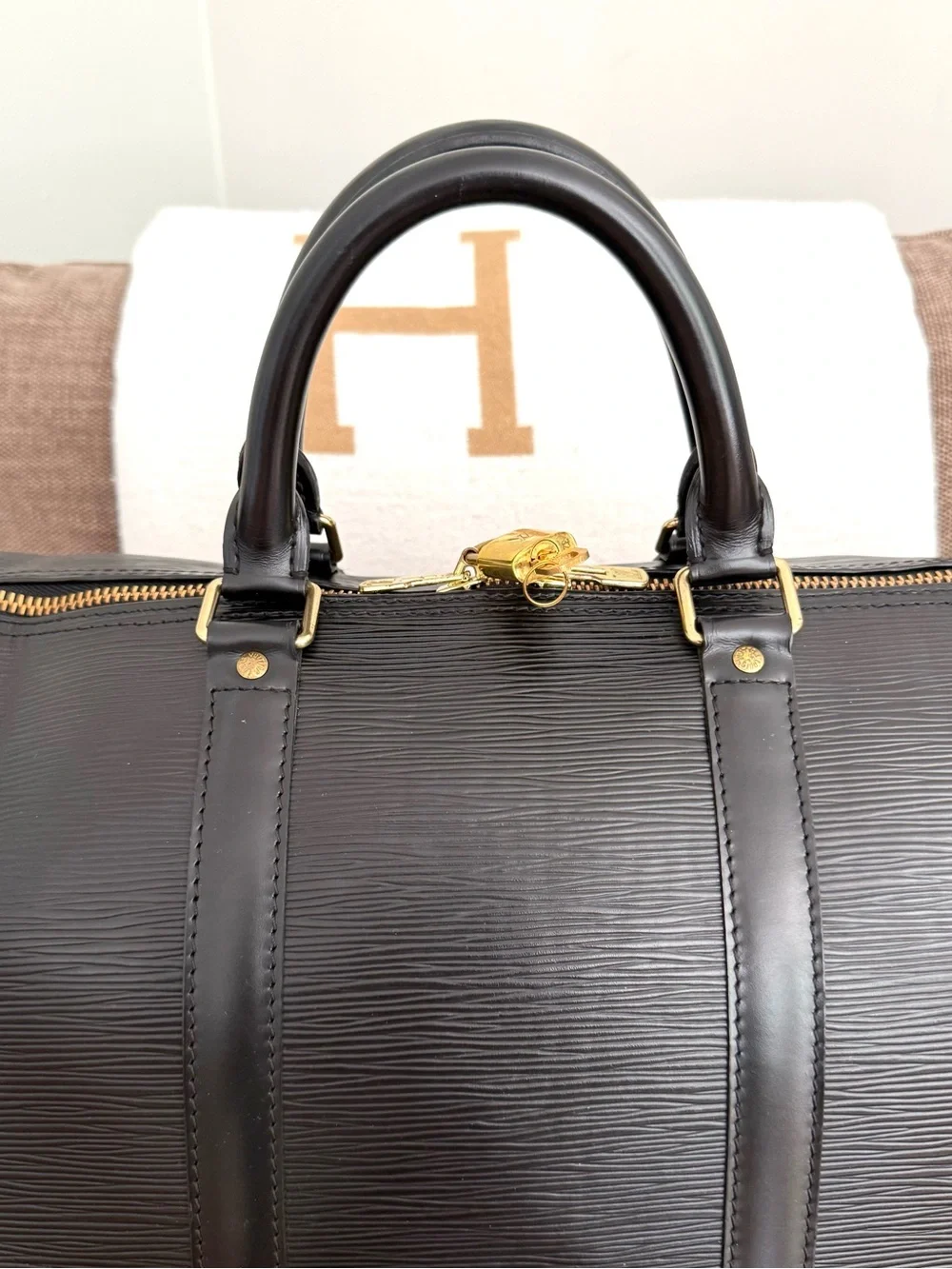Authentic Louis Vuitton unisex Keepall 50 travel bag black Epi leather M42962